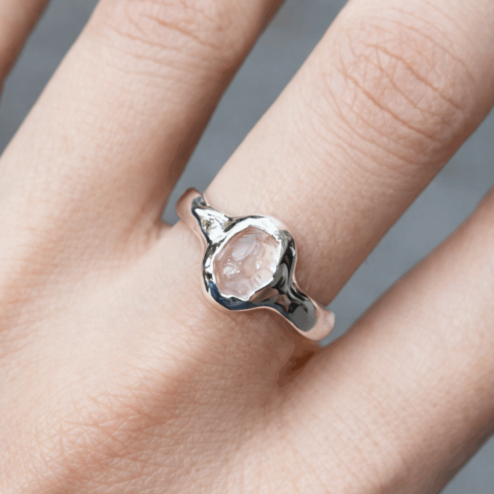 Alternative view of Item 030 | Lunar Dune | Серебряное кольцо с камнем
