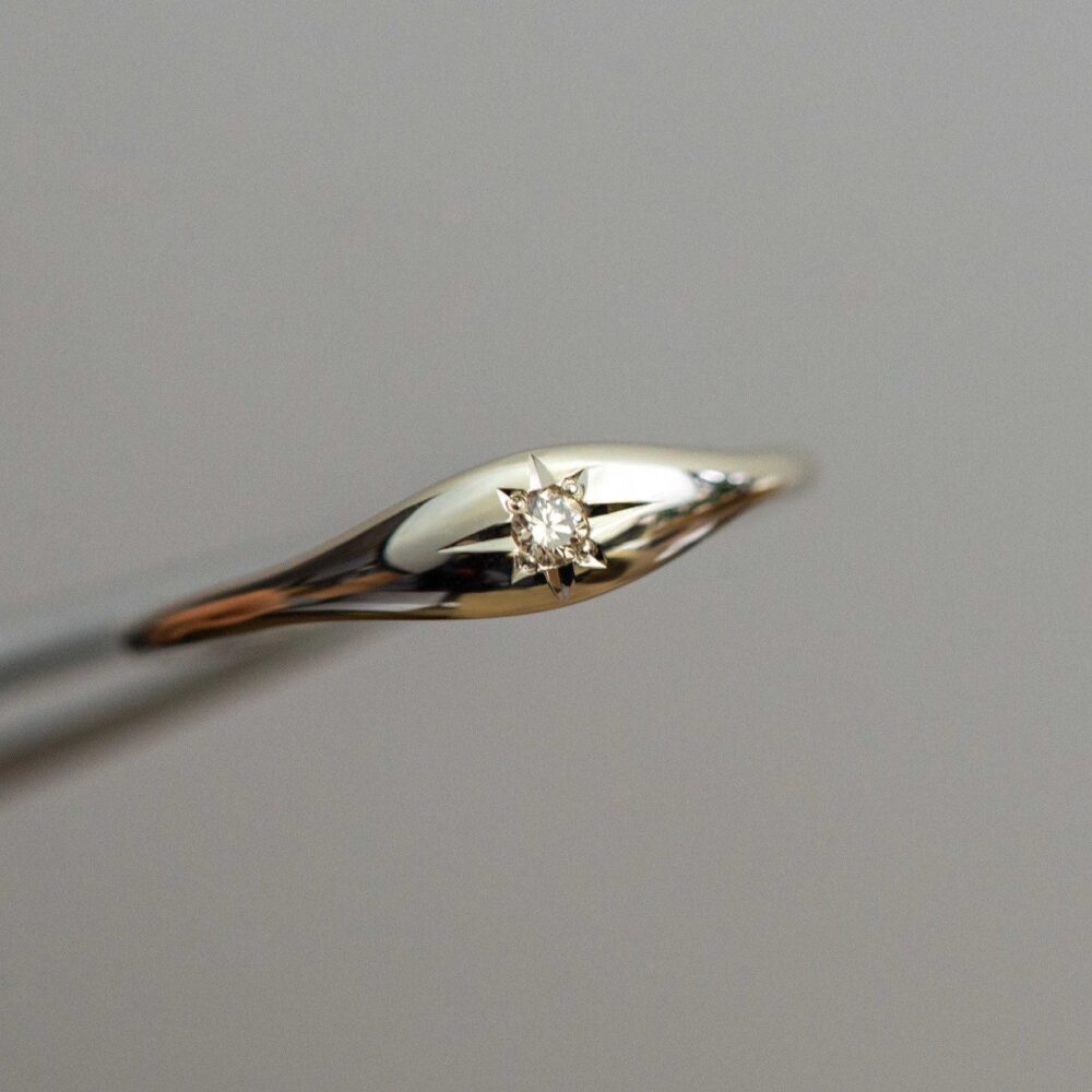 Item 046 | Gold Starburst Signet Ring 2mm Stone | Ring builder — изображение 3
