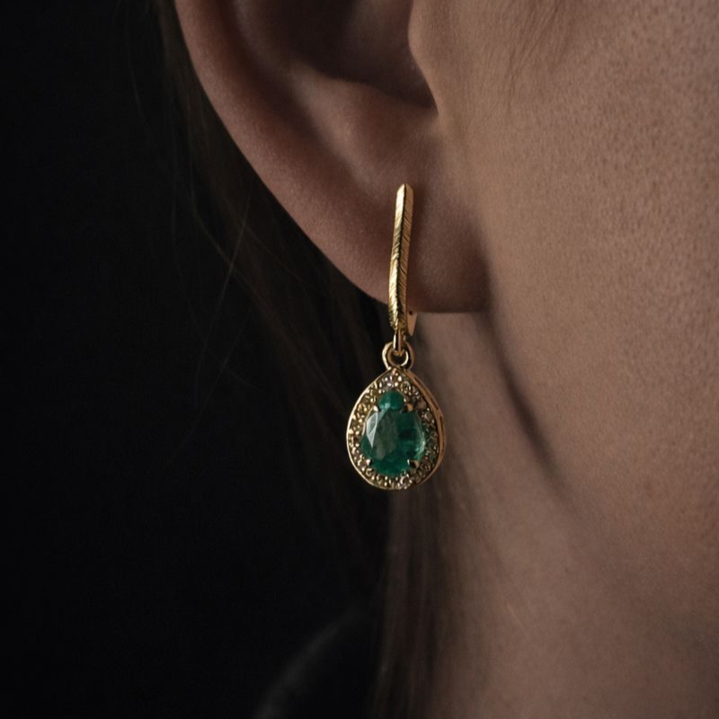 Alternative view of Item 015 | Lotus Drop | Серьги с колумбийскими изумрудами и желтыми бриллиантами